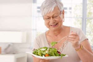 dentures patient eating.